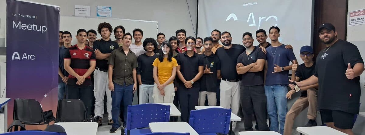 Foto de grupo dos participantes do Builder Kickoff da Arc em Teresina