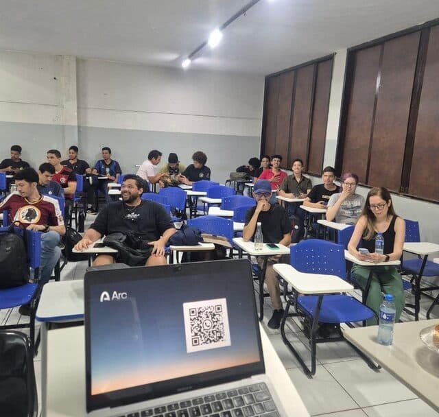 Sala cheia durante o Community Meetup da Arc em Teresina